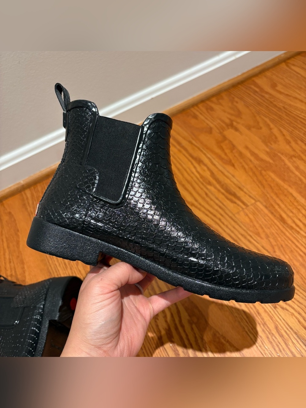 Hunter Refined Slim Fit Scale Chelsea Rain Boots Sz 9 Glossy Textured - Picture 4 of 14